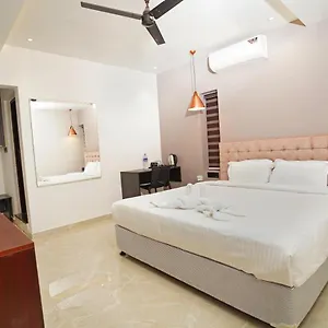 *** Hotel 7 The Business India