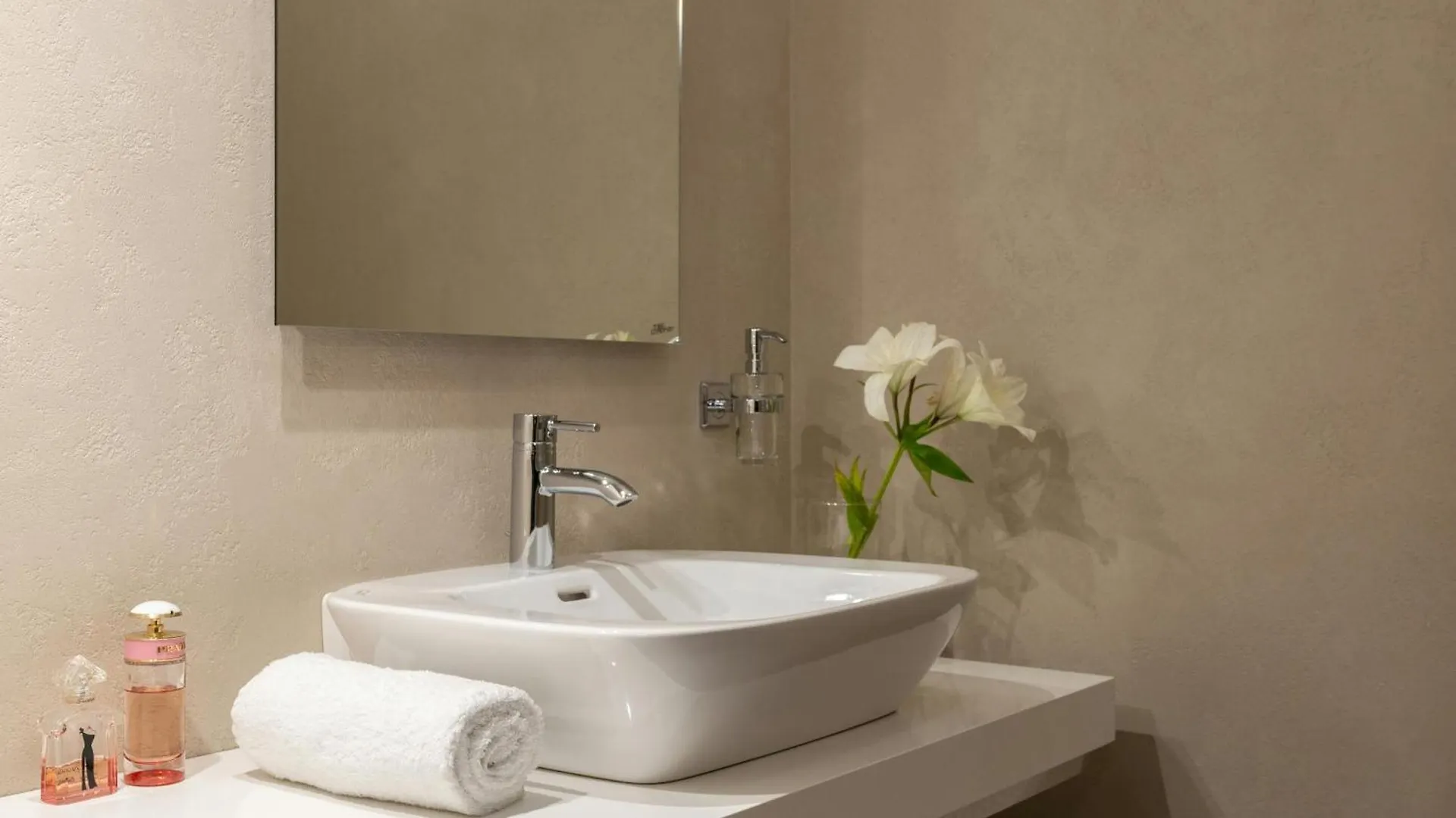 The Ambience Plaza Hotel Near Igi Delhi Airport New Delhi India
